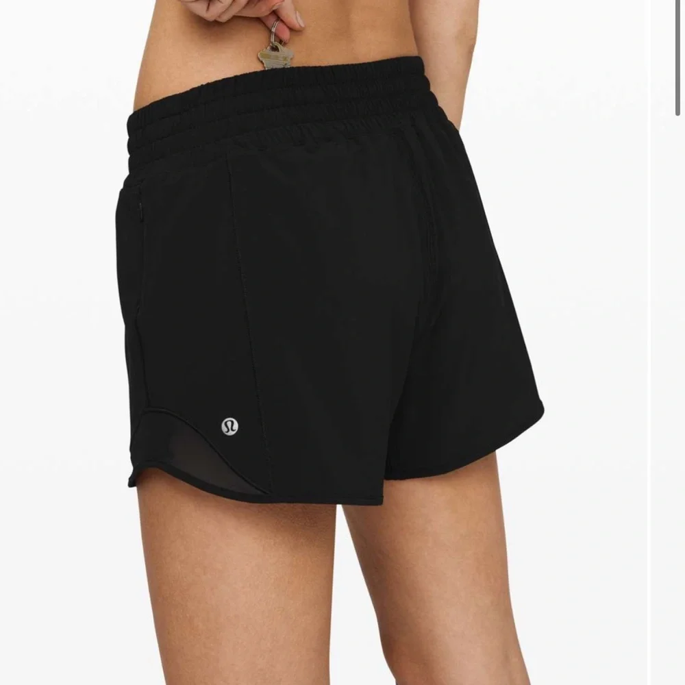 Lululemon Women’s Hotty Hot Short High-Rise Long 4"
Black Size 12 - Picture 3 of 11